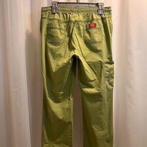 Dickies Woman’s Green cargo scrub drawstring waist pants and adjustable ankle